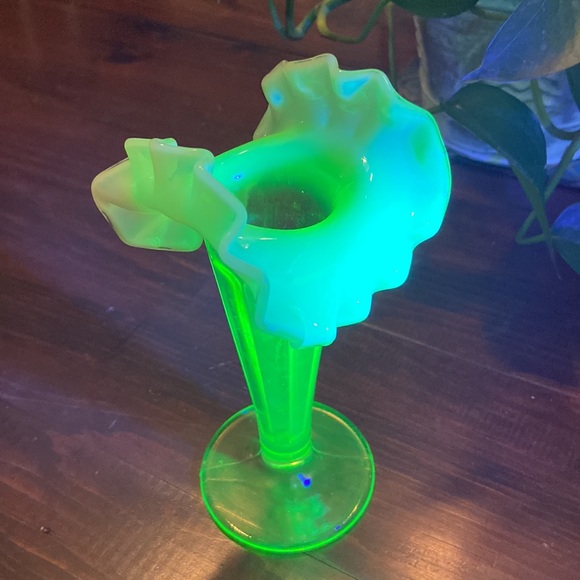 Fenton Other - Fenton uranium ruffled bud vase